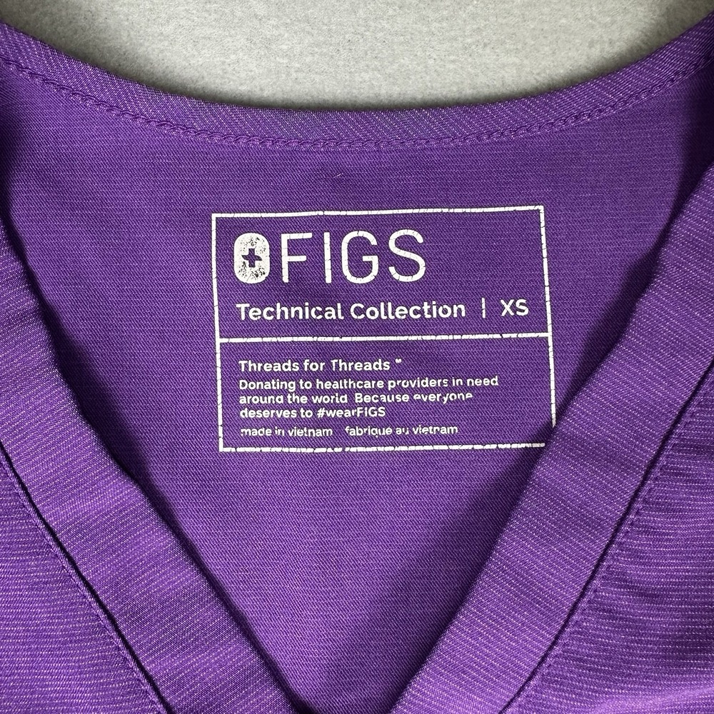 FIGS Women's Catarina One Pocket Scrub Top XS Technical Collection Ultra Violet - Picture 4 of 11